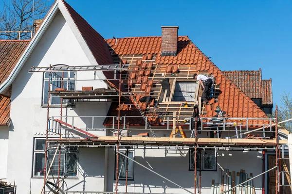 What to Expect from a Metal Roofing Company Nearby