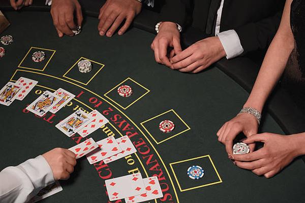 Choosing Quality Casino Platforms That Support แทงบอลออนไลน์